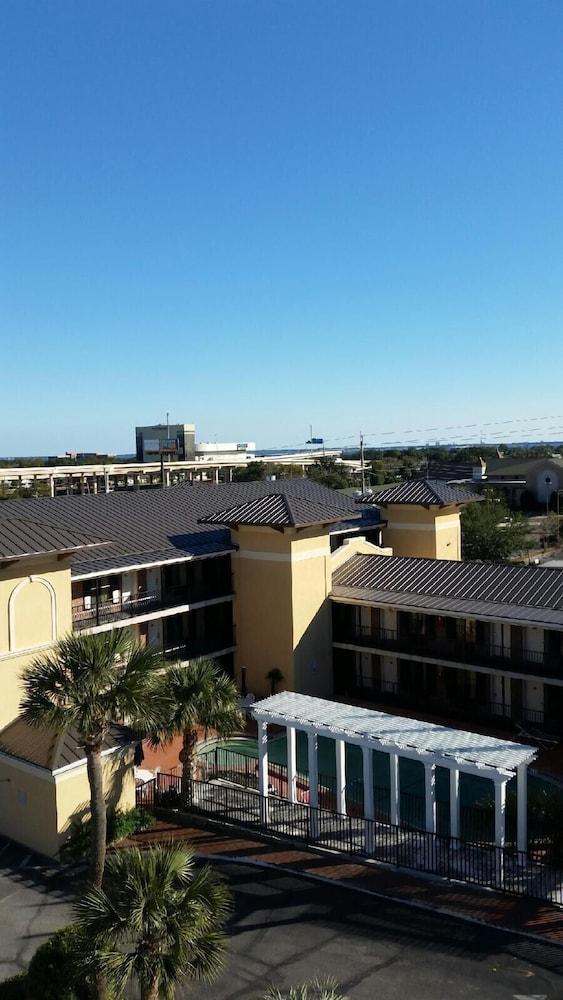 Days Inn By Wyndham Pensacola - Historic Downtown Екстер'єр фото