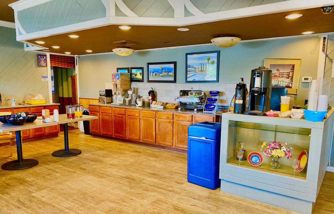 Days Inn By Wyndham Pensacola - Historic Downtown Екстер'єр фото