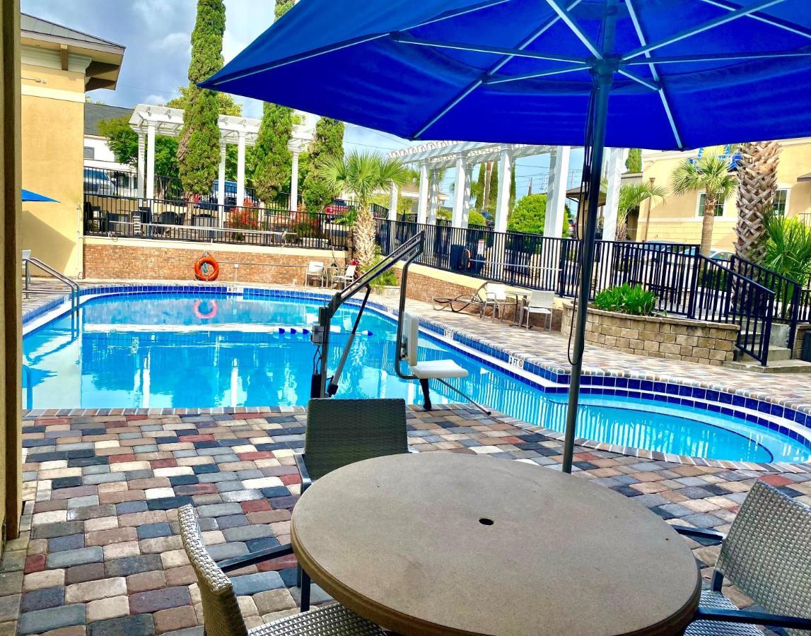 Days Inn By Wyndham Pensacola - Historic Downtown Екстер'єр фото