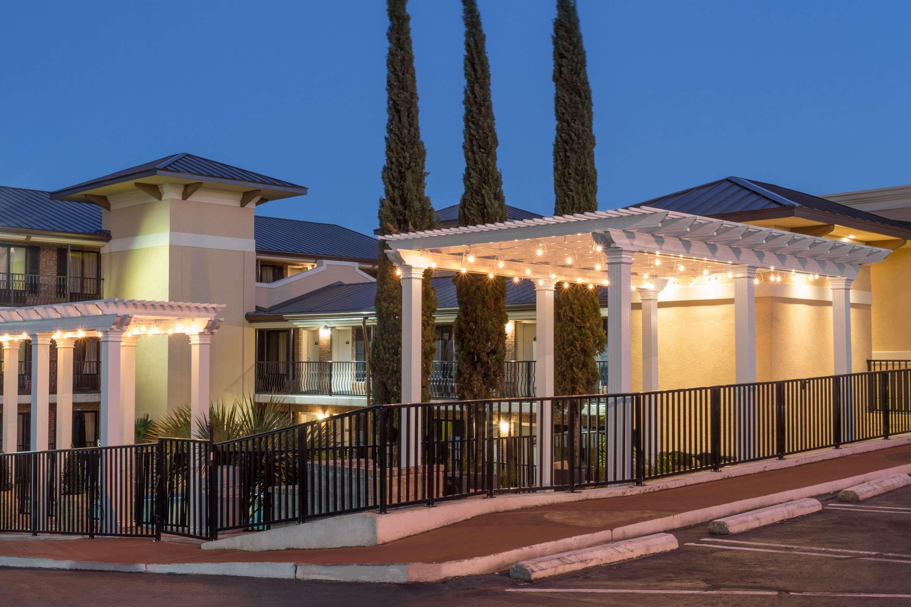Days Inn By Wyndham Pensacola - Historic Downtown Екстер'єр фото