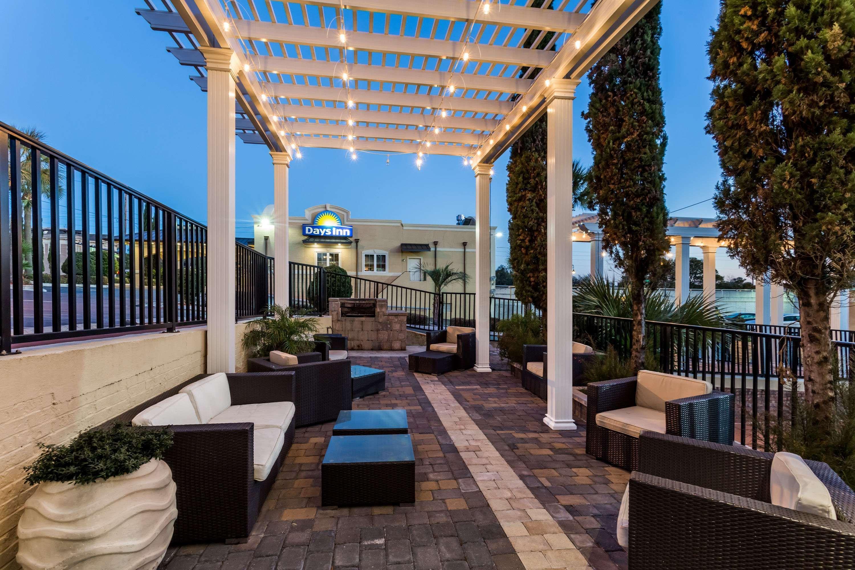 Days Inn By Wyndham Pensacola - Historic Downtown Екстер'єр фото