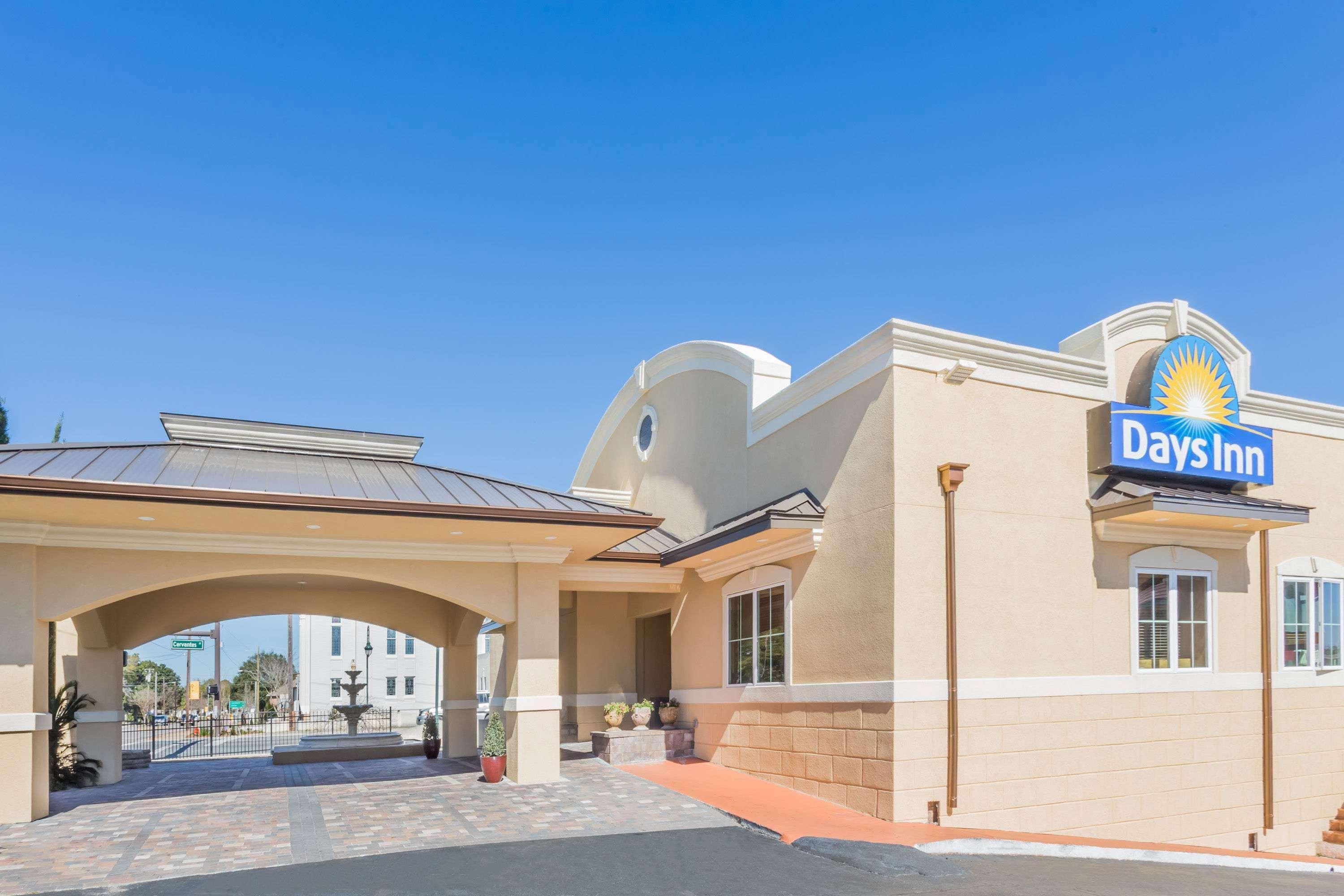 Days Inn By Wyndham Pensacola - Historic Downtown Екстер'єр фото