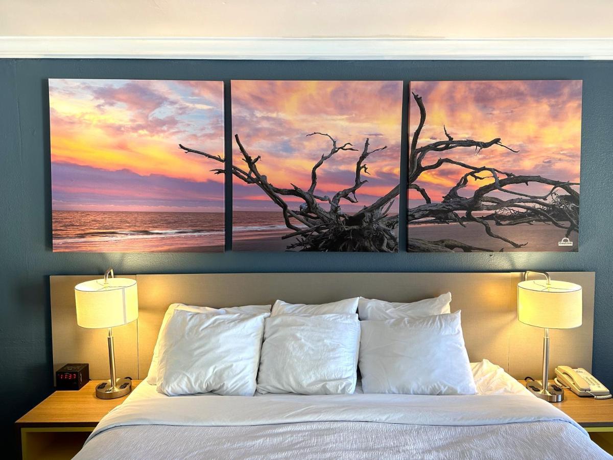 Days Inn By Wyndham Pensacola - Historic Downtown Екстер'єр фото