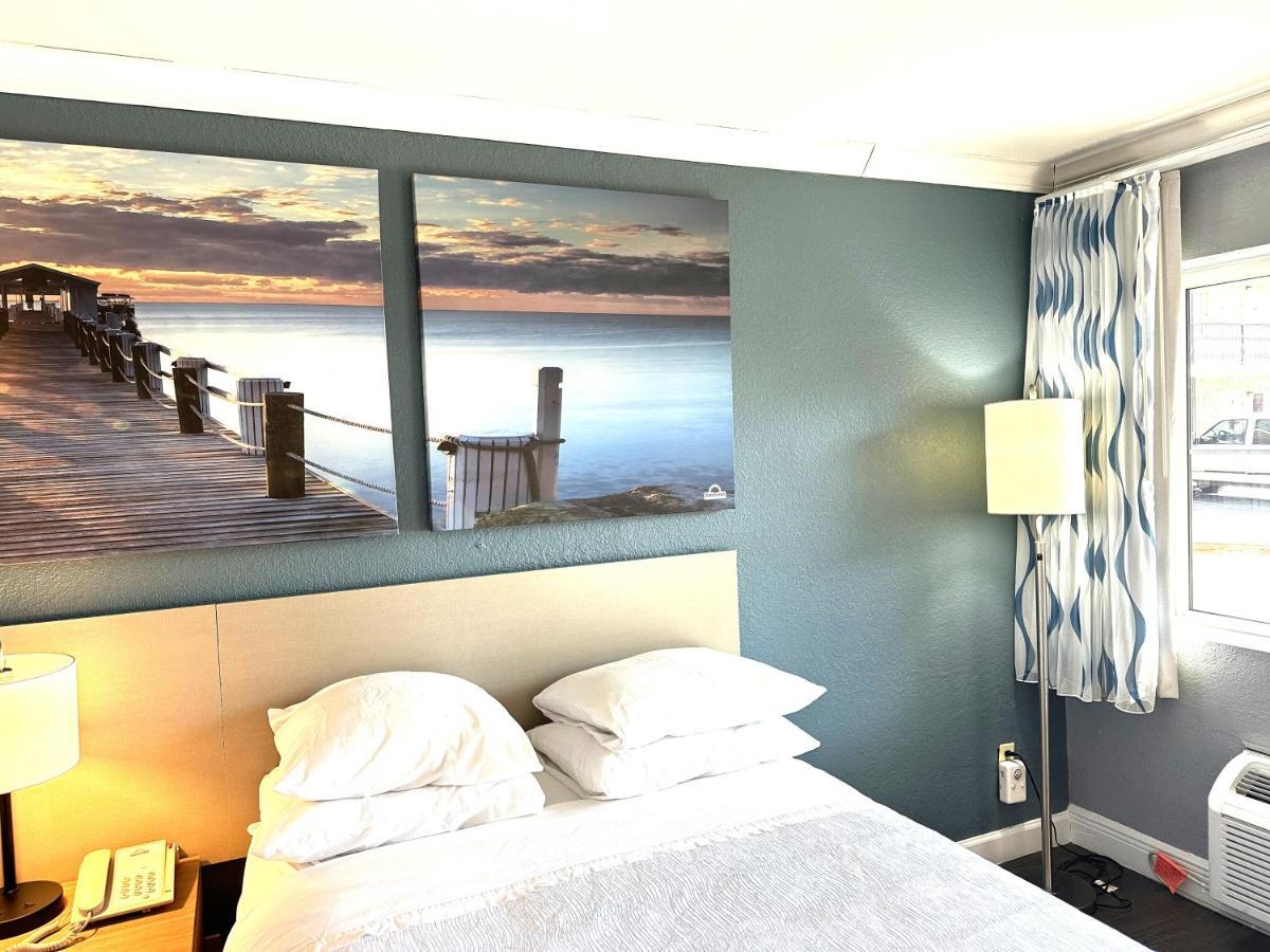 Days Inn By Wyndham Pensacola - Historic Downtown Екстер'єр фото