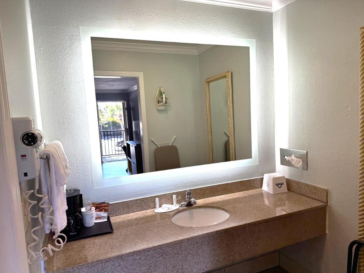 Days Inn By Wyndham Pensacola - Historic Downtown Екстер'єр фото