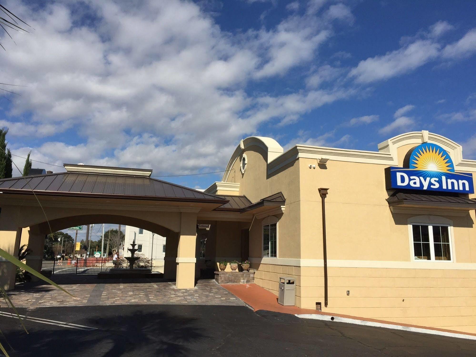 Days Inn By Wyndham Pensacola - Historic Downtown Екстер'єр фото