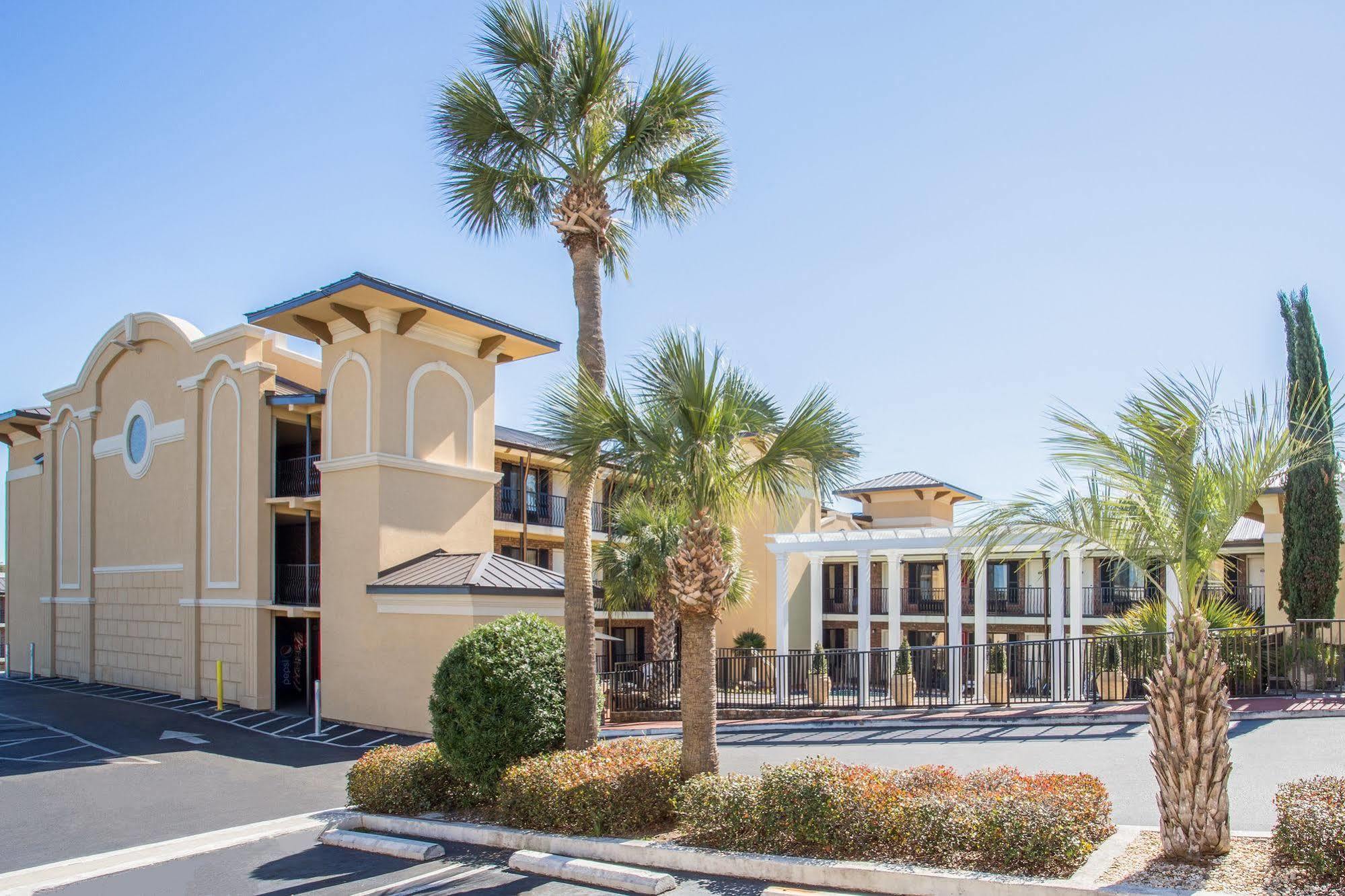 Days Inn By Wyndham Pensacola - Historic Downtown Екстер'єр фото