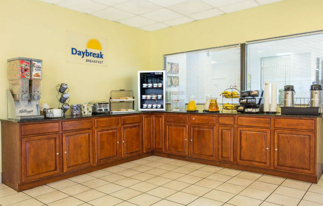 Days Inn By Wyndham Pensacola - Historic Downtown Екстер'єр фото