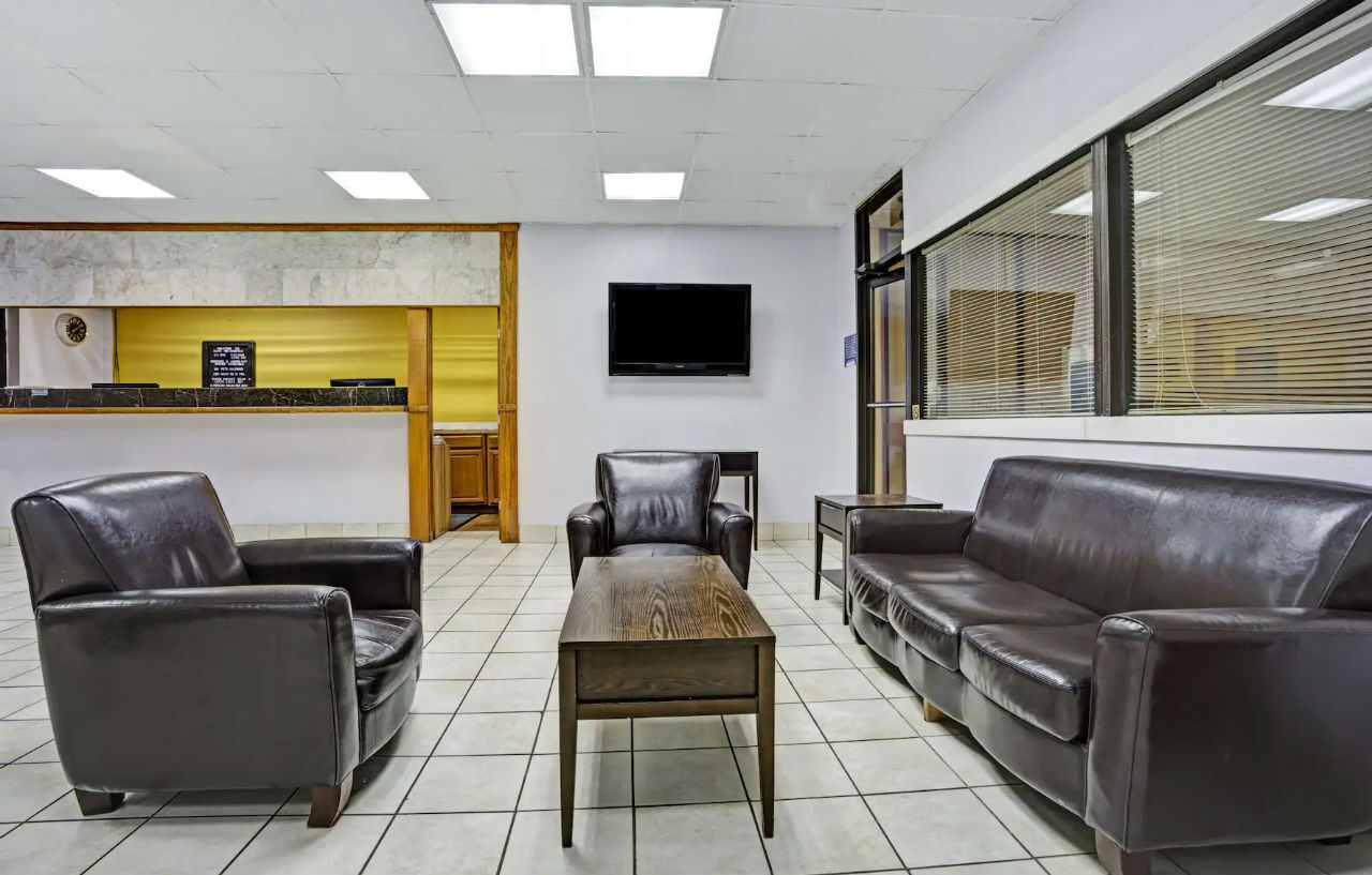 Days Inn By Wyndham Pensacola - Historic Downtown Екстер'єр фото