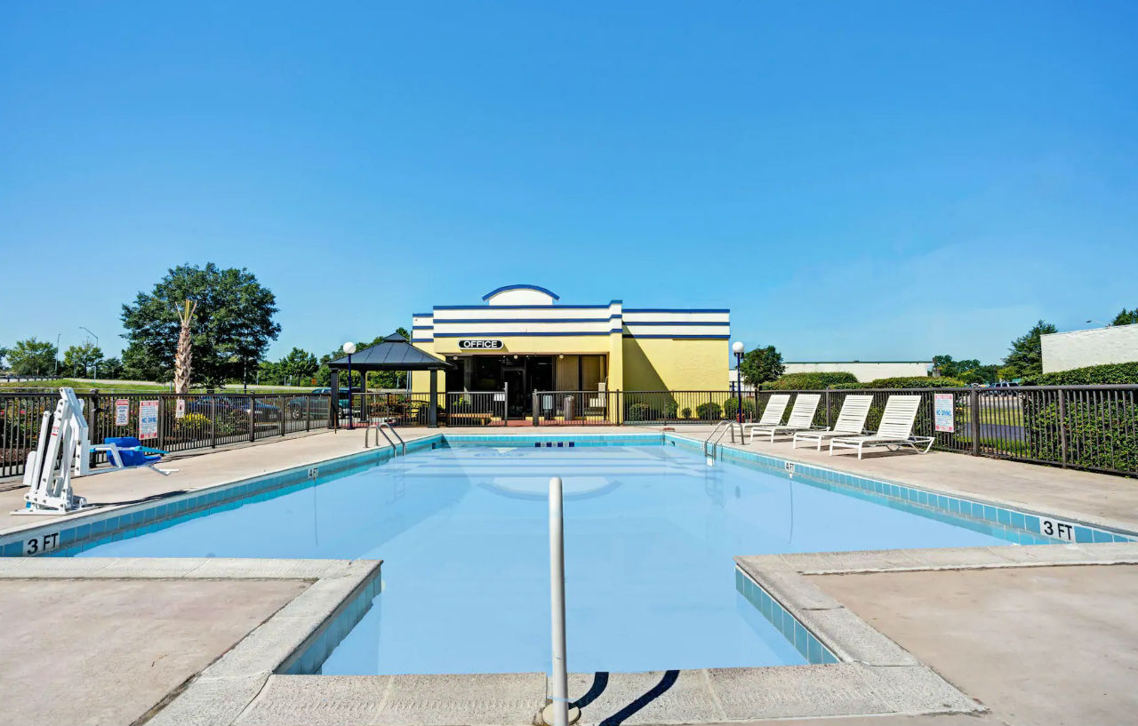 Days Inn By Wyndham Pensacola - Historic Downtown Екстер'єр фото